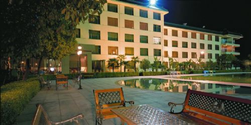 ווקסי Sainty Lakeside Hotel מראה חיצוני תמונה